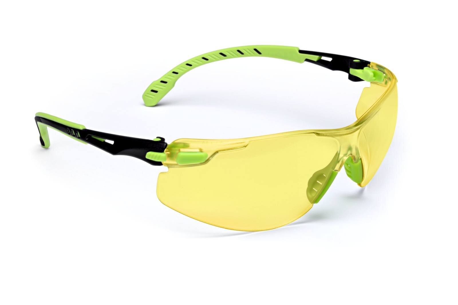 3M Solus 1000 Schutzbrille, grün/schwarze Bügel, Scotchgard Anti-Fog-/Antikratz-Beschichtung (K&N), gelbe Scheibe, S1203SGAF-EU