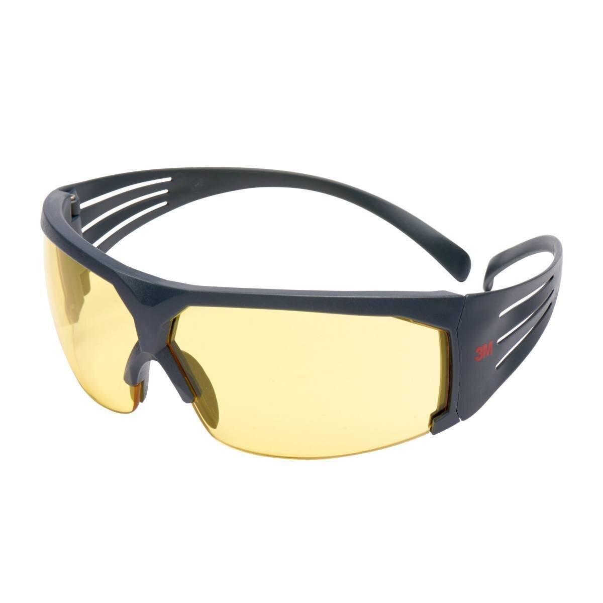 occhiali di sicurezza 3M SecureFit 600, aste grigie, rivestimento Scotchgard antiappannamento/antigraffio (K&amp;N), lenti gialle, SF603SGAF-EU